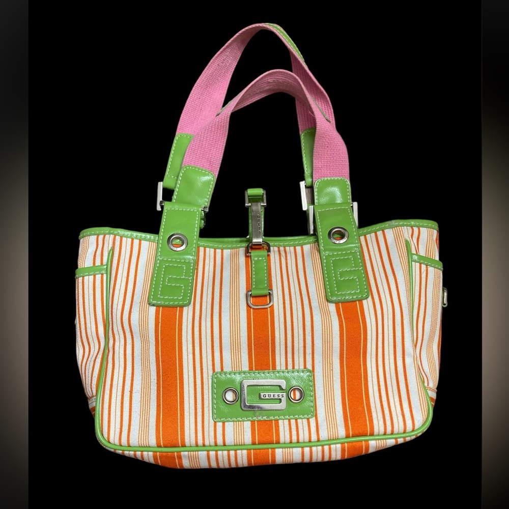 Guess hand bag. (OPEN TO OFFERS)